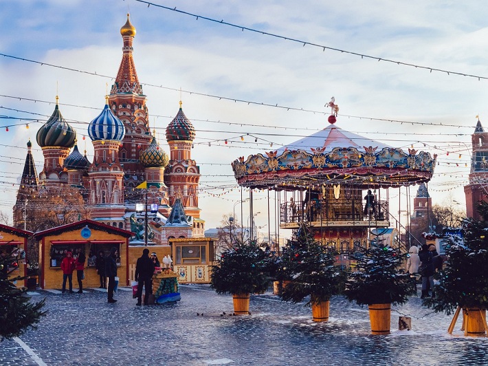 Новогодняя ярмарка на Красной площади в Москве